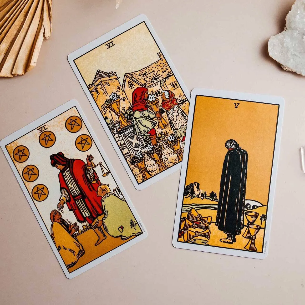 Bói bài Tarot tình yêu là gì?