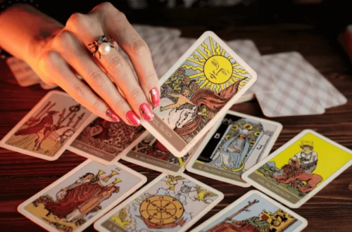 Khi nào nên bói Tarot về tình yêu?
