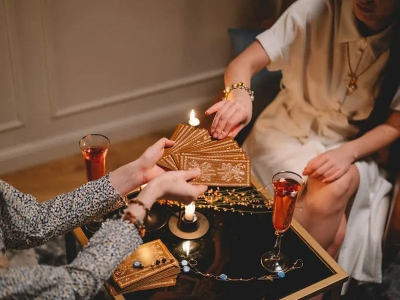 Ứng dụng bói bài Tây trong đời sống